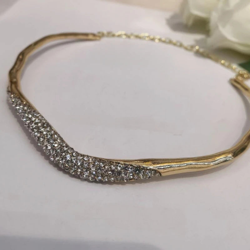 collier en verre et métal