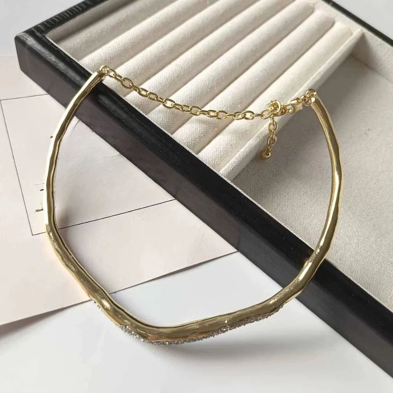 collier en verre et métal