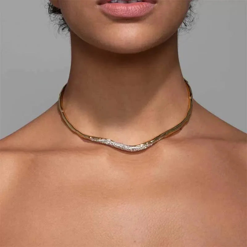collier en verre et métal