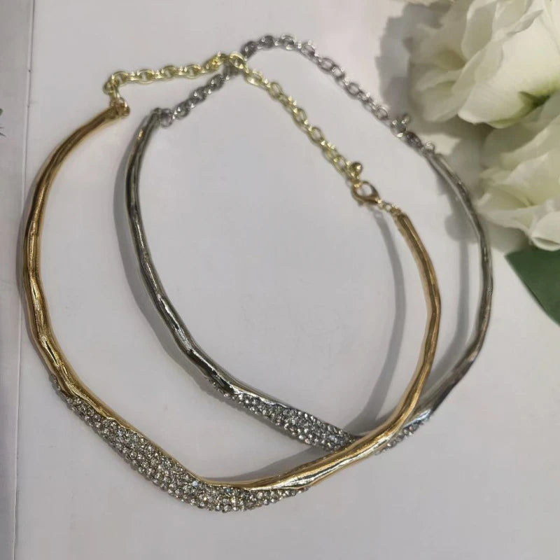 collier en verre et métal