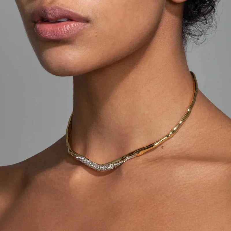 collier en verre et métal