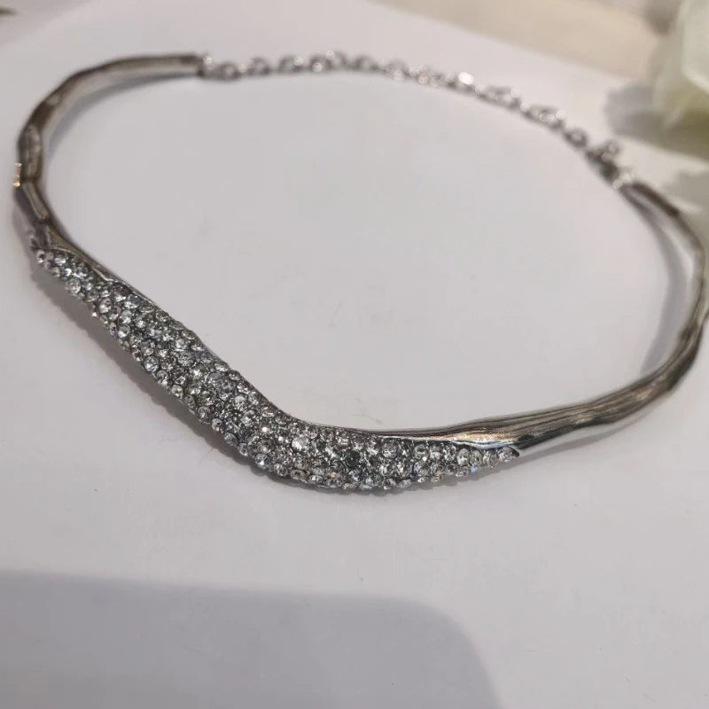 collier en verre et métal